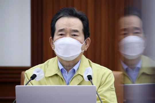 정세균 국무총리가 8일 서울 종로구 정부서울청사에서 열린 코로나19 대응 중앙재난대책본부 회의를 주재하며 발언하고 있다.[사진=연합뉴스]